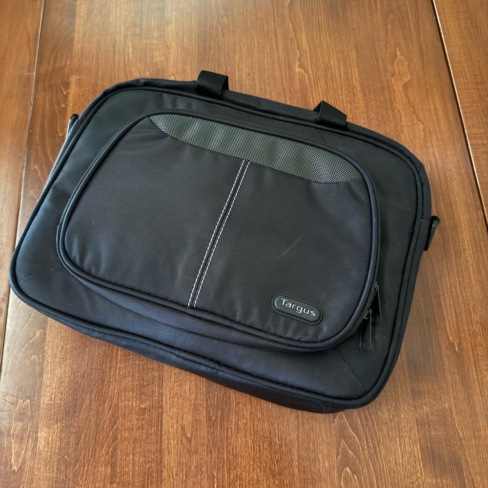 Targus Black and Gray Laptop Bag. NWOT